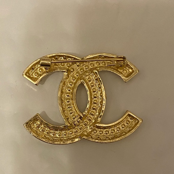 - Classic Double CC Pearled Brooch - Picture 3 of 15